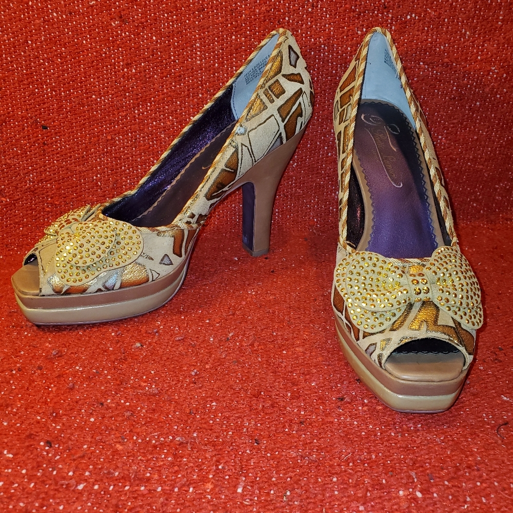 Poetic License Gold Peek A Boo Love peep toe pumps